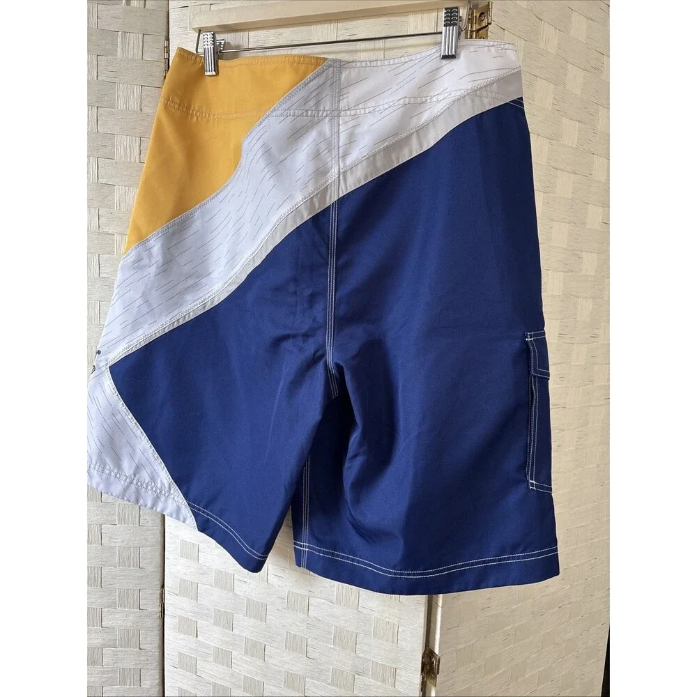UCLA BRUINS BASKETBALL Size XL Men Campus Drive